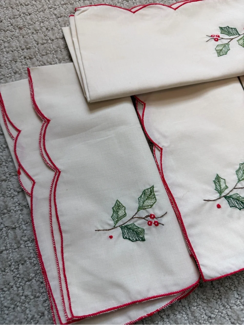 Vintage Christmas Holiday Napkins Holly & Ivy Embroidery with Red Scalloped Trim